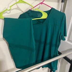 Jaanuu Green Scrub Set